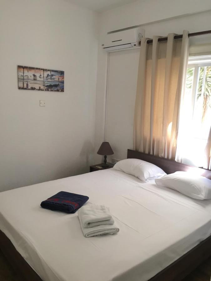 Larnaca Beach Apartment 1A Esterno foto