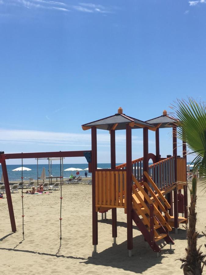 Larnaca Beach Apartment 1A Esterno foto