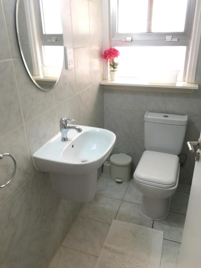 Larnaca Beach Apartment 1A Esterno foto