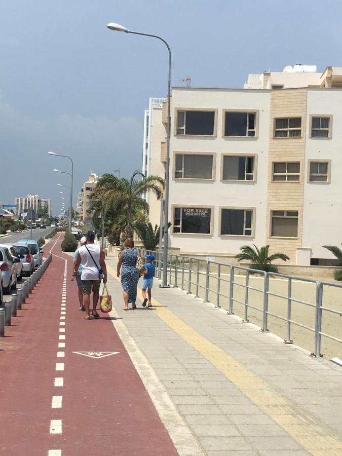 Larnaca Beach Apartment 1A Esterno foto